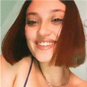 Studentessa di relazioni internazionali impartisce lezioni di letteratura e grammatica italiana